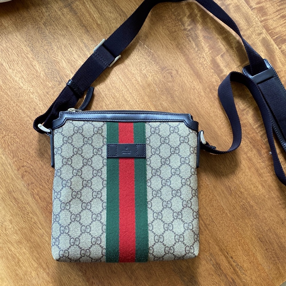 Gucci GG web supreme messenger